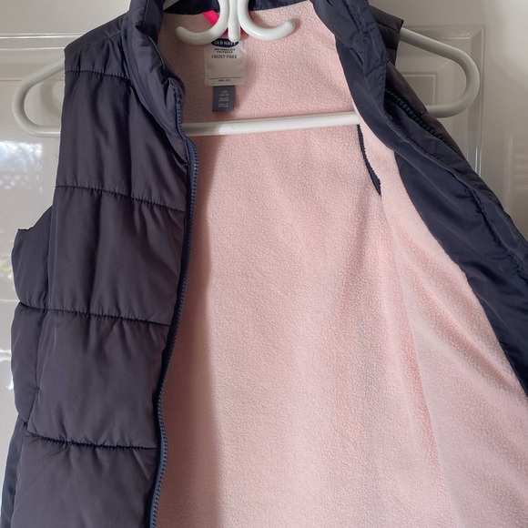 Joe Fresh Girl’s Grey and Pink Spring and Fall Puffer Vest size L (10-12) - Picture 9 of 10